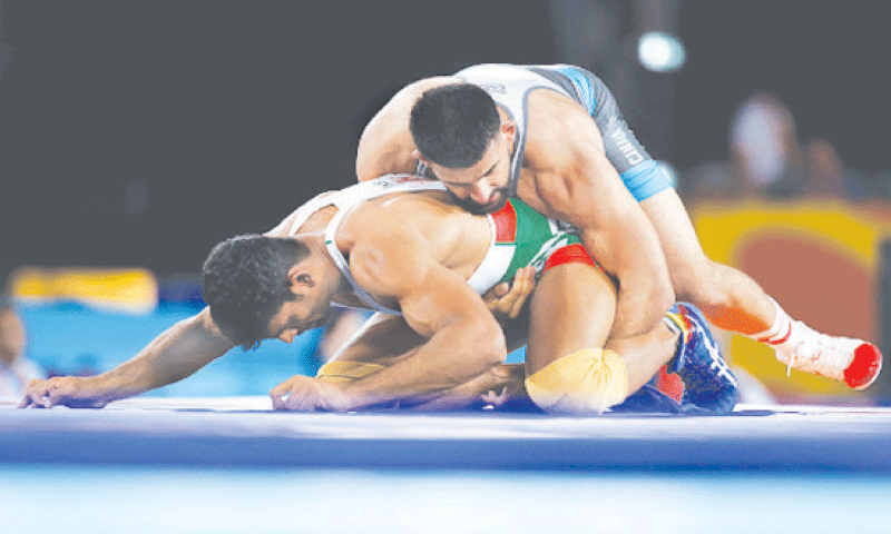 COVENTRY: Tayyab Raza of Pakistan competes against Nishan Randhawa (in blue) of Canada during the Men’s Wrestling Freestyle 97kg semi-final match on day nine of the Commonwealth Games.
—Courtesy CWG2022