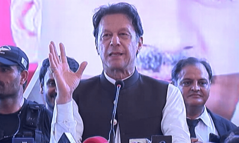 PTI Chairman Imran Khan addresses the Bahawalpur Bar Association on Saturday. — DawnNewsTV