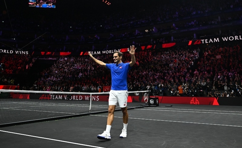 Roger Federer waves at fans at the end of his last match after announcing his retirement Action at Laver Cup - 02 Arena, London on Sep 24. — Picture via Laver Cup/Twitter