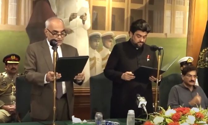 Muhammad Kamran Khan takes oath as the 34th governor of Sindh on Monday. — DawnNewsTV