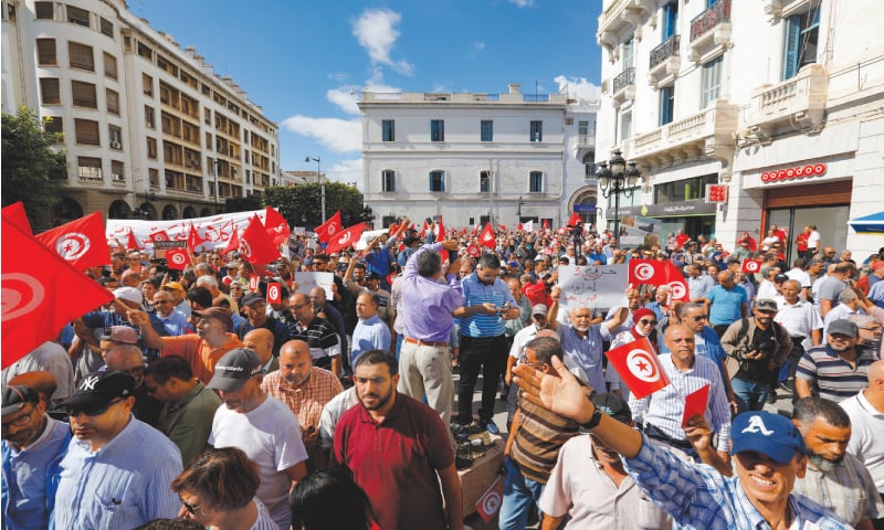 Tunis: Supporters of Tunisia’s Islamist opposition party Ennahda carry signs and flags during a protest against Tunisian President Kais Saied on Saturday.—Reuters