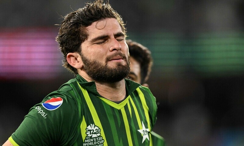 Pakistan’s Shaheen Shah Afridi reacts after injury while taking a catch to dismiss England’s Harry Brook during the ICC men’s Twenty20 World Cup 2022 final cricket match England and Pakistan at The Melbourne Cricket Ground (MCG) in Melbourne on November 13, 2022. — AFP