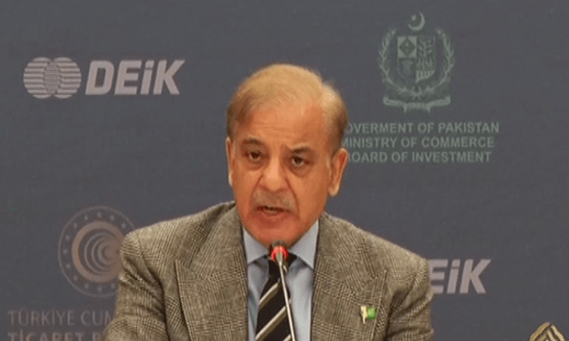 وزیر اعظم  شہباز شریف پاکستان ترکیہ کونسل کی تقریب سے خطاب کر رہے ہیں &mdash;فوٹو: ڈان نیوز