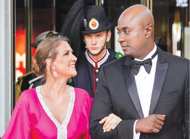 A June 16 file photo shows Princess Martha Louise of Norway and her fianc&eacute;, self-professed shaman Durek Verrett, in Oslo, the Norwegian capital.&mdash;AFP