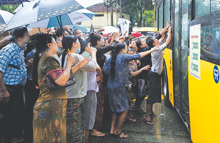 Relatives gather around a bus carrying prisoners from Yangon&rsquo;s Insein jail after their release on Thursday.&mdash;AFP