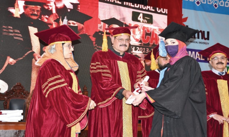 Acting Governor Mushtaq Ghani awards degree to a student at the convocation of Gomal Medical College, Dera Ismail Khan, on Tuesday. — Dawn