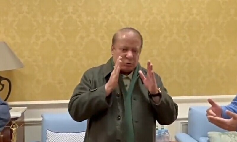 PML-N Supremo Nawaz Sharif talks to media reporters at his current residence in London. &mdash; Screengrab from video on PML-N&rsquo;s Twitter account