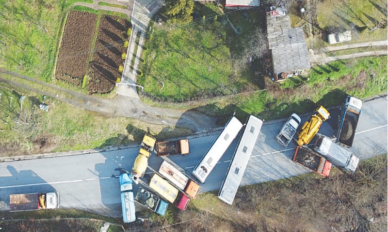 Mitrovica (Kosovo): A roadblock in Rudare, near the northern part of this ethnically divided town, on Thursday.&mdash;Reuters