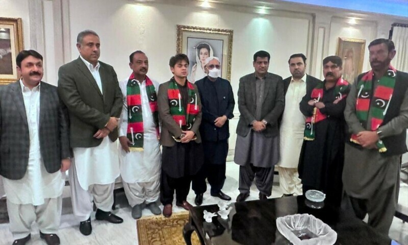 PPP Chairman Asif Ali Zardari meets leads from Balochistan at Bilawal House on Saturday. &mdash; Photo from PPP/Twitter