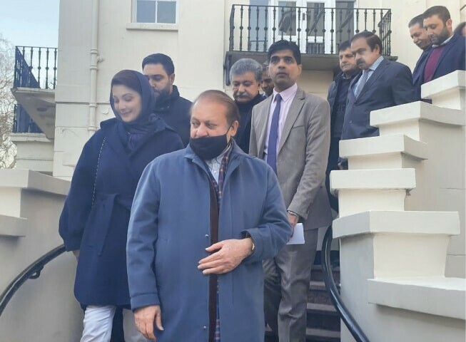 Nawaz Sharif, Maryam Nawaz and other PML-N leaders file out of Stanhope House after a top-level huddle, on Thursday.— Photo by the writer