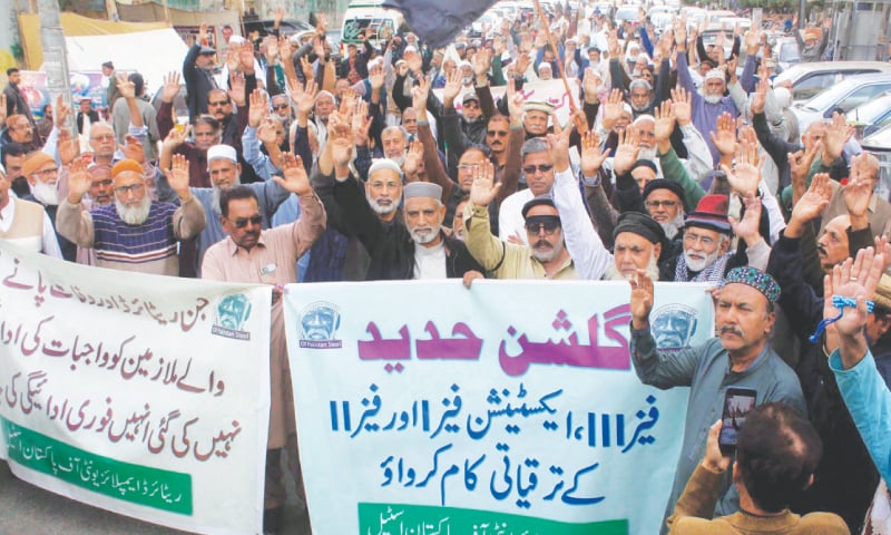 Ex-PSM workers hold a demonstration outside the Karachi Press Club on Thursday for their six-year dues.—PPI Ex-PSM workers hold a demonstration outside the Karachi Press Club on Thursday for their six-year dues.—PPI