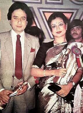  Nadeem and Shabnam holding their Nigar trophies — Photo courtesy: Dr. Ghulam Nabi Kaz 