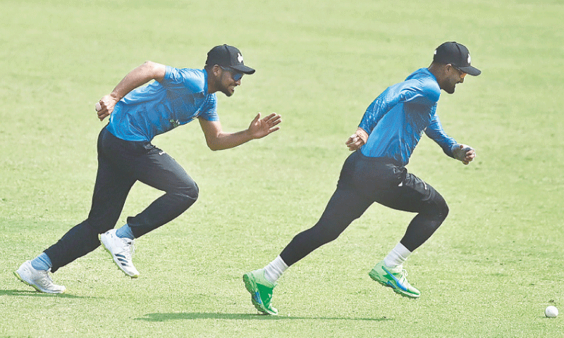 BANGLADESH’S Liton Das (R) along with a
team-mate sprints during a practice session at the Sher-e-Bangla National Stadium on Sunday.—AFP BANGLADESH’S Liton Das (R) along with a
team-mate sprints during a practice session at the Sher-e-Bangla National Stadium on Sunday.—AFP
