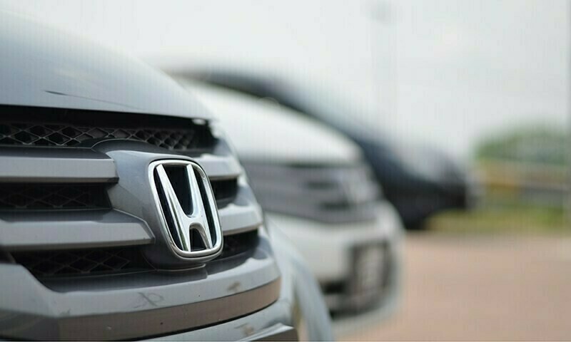 ہونڈا نے شرح تبادلہ اور 1400 سی سی سے بڑی گاڑیوں پر ٹیکس میں اضافے کا اثر صارفین کو منتقل کردیا&mdash; فائل فوٹو:شٹر اسٹاک