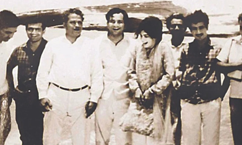 Zeba, Tahir Ali Khan and Nisar Bazmi at the shooting of Waqt Ki Pukaar at the Karachi beach