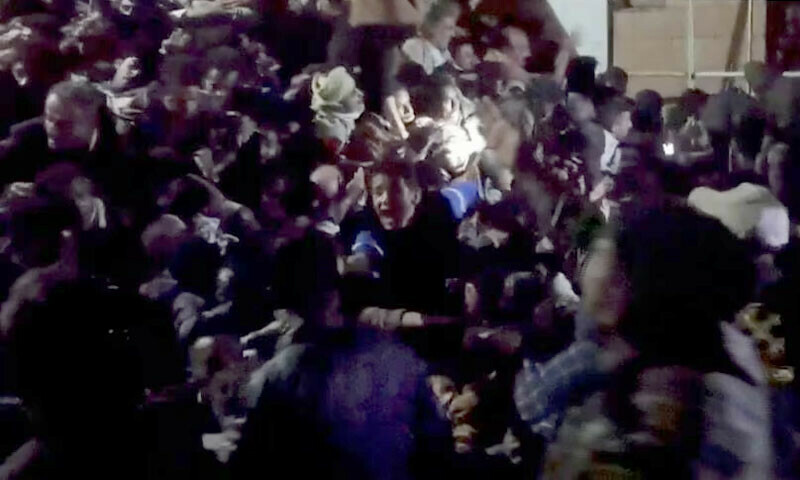 عینی شاہدین کا کہنا ہے کہ لوگوں میں خوف و ہراس فائرنگ کی وجہ سے پھیل گیا تھا&mdash;فوٹو: رائٹرز