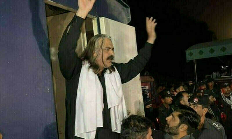 عدالت نے علی امین گنڈاپور کو 25 اپریل تک جوڈیشل ریمانڈ پر جیل بھیج دیا—فائل فوٹو: ٹوئٹر عدالت نے علی امین گنڈاپور کو 25 اپریل تک جوڈیشل ریمانڈ پر جیل بھیج دیا—فائل فوٹو: ٹوئٹر