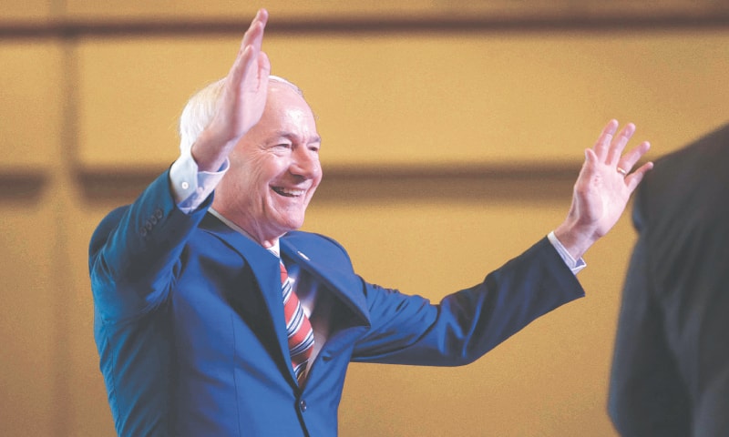A MARCH 18 file photo shows former Arkansas governor Asa Hutchinson waving to his supporters during a convention in Charleston, South Carolina.&mdash;AFP