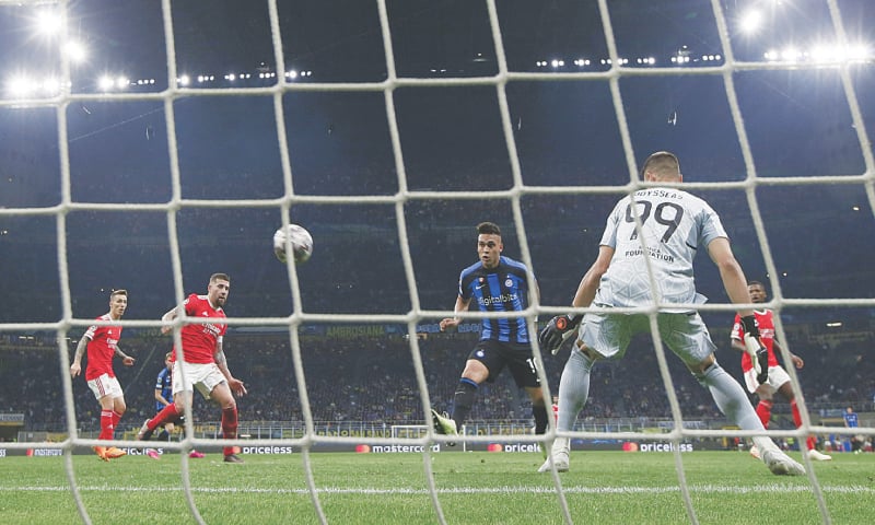MILAN: Inter Milan’s Lautaro Martinez (C) scores against Benfica during their Champions League quarter-final second leg at the San Siro Stadium.—Reuters