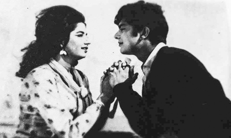 A still from the song Hum Ko Duaayain Do