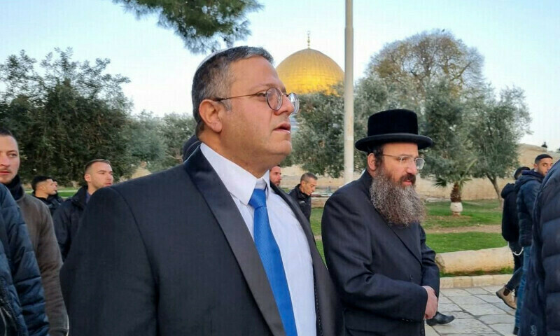 Israeli minister and Jewish Power party chief Itamar Ben-Gvir (C) walking through the courtyard of Al-Aqsa mosque compound early on Jan 3. &mdash; AFP/File