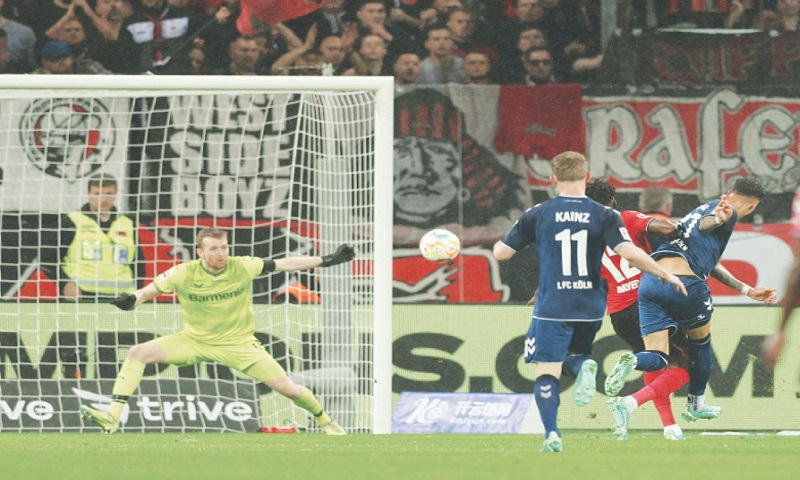 LEVERKUSEN: Cologne’s Davie Selke (R) scores against Bayer Leverkusen during their Bundesliga match at BayArena.—Reuters LEVERKUSEN: Cologne’s Davie Selke (R) scores against Bayer Leverkusen during their Bundesliga match at BayArena.—Reuters