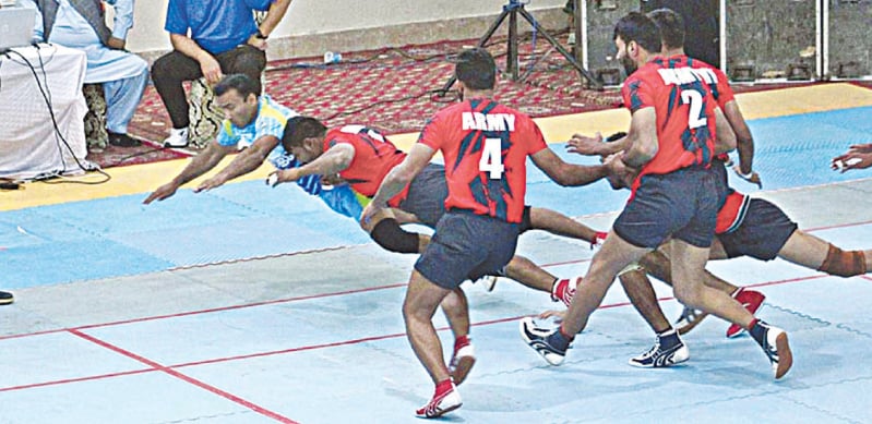 QUETTA: Players of Navy and Army in action during their kabaddi match at the National Games on Thursday.—APP