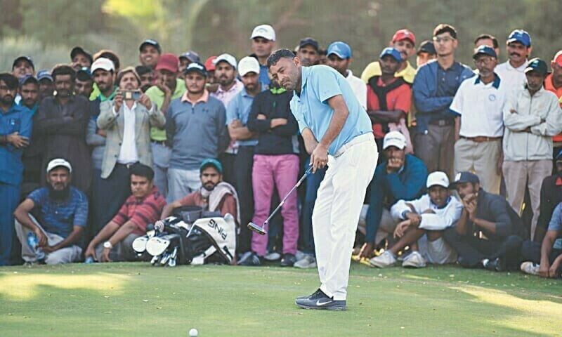 KARACHI: Shabbir Iqbal makes the winning putt on the playoff hole to win the CNS Open Golf Championship at the Karachi Golf Course in January. &mdash; File photo