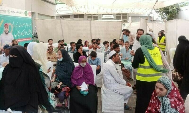 مردم شماری میں رجسٹرڈ افراد کی تعداد اصل تعداد سے بہت کم ہے&mdash; فوٹو: ڈان