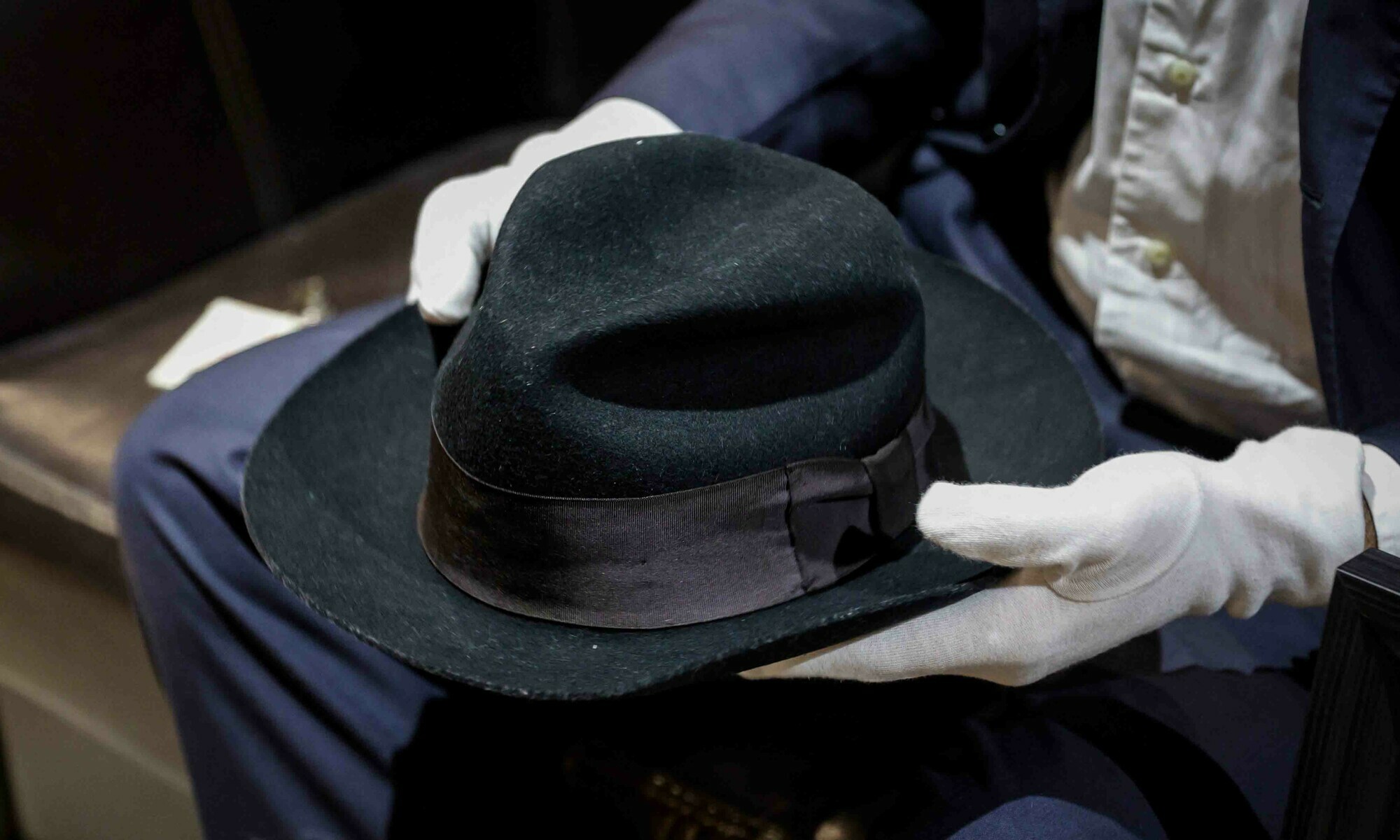 Michael Jackson s Moonwalk Hat Up For Auction World DAWN COM