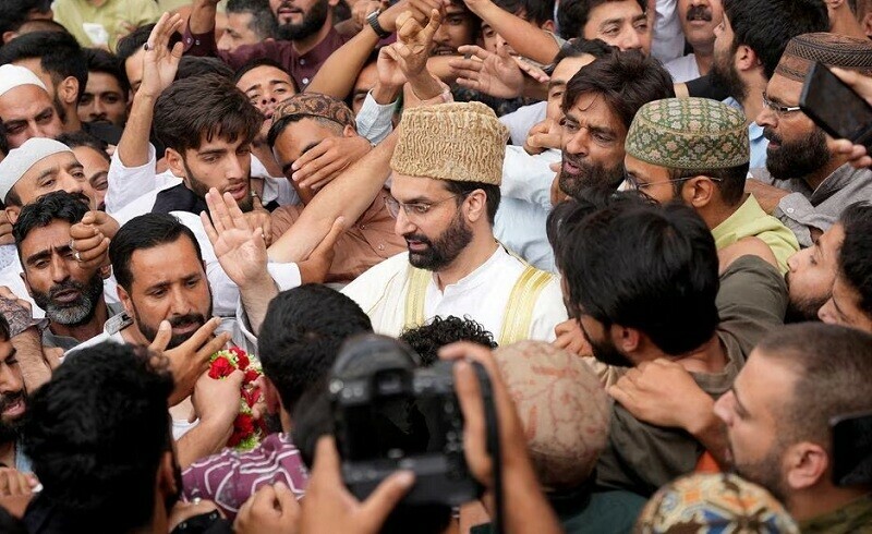 Mirwaiz Umar Farooq, Chairman of the moderate faction of Kashmir’s main separatist political alliance, All Parties Hurriyat (Freedom) Conference (APHC), is surrounded by his supporters as he leaves Jamia Masjid after attending Friday prayers in Srinagar on Sep 22. — Reuters