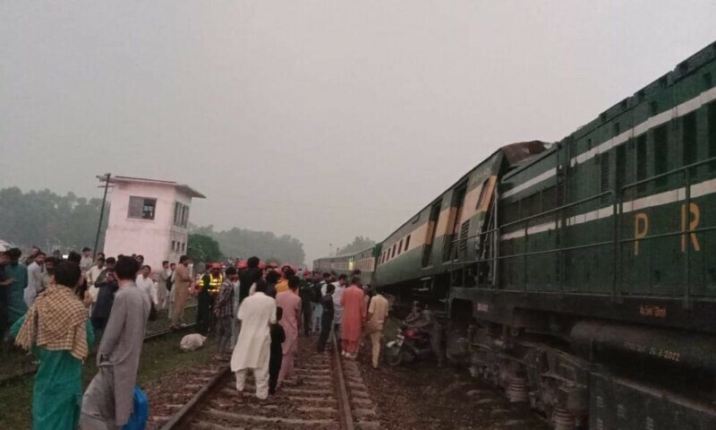 Passengers can seen stranded after Mianwali Express met an accident while travelling from Mianwali to Lahore on September 24, 2023. — Photo by author