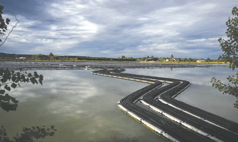 A VIEW of a hybrid solar power plant can be seen with solar panels on the ground as well as floating, in Montpezat some 25kms from Agen, southwestern France.—AFP A VIEW of a hybrid solar power plant can be seen with solar panels on the ground as well as floating, in Montpezat some 25kms from Agen, southwestern France.—AFP