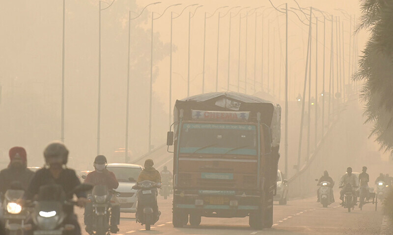 Commuters make their way along a road amid heavy smoggy conditions in Amritsar on November 6, 2023.—AFP Commuters make their way along a road amid heavy smoggy conditions in Amritsar on November 6, 2023.—AFP