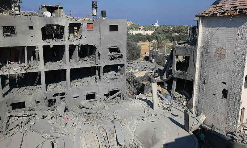 A picture shows the damage at the Nuseirat refugee camp in the central Gaza Strip on November 17, 2023, amid ongoing battles between Israel and the militant group Hamas. (Photo by MAHMUD HAMS / AFP)