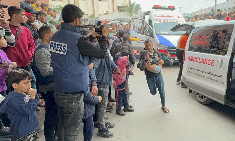 PHOTOS: Wounded Palestinians rushed to hospital after Israel strikes in Khan Younis