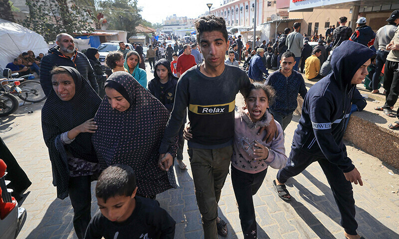 A family arrives at Khan Yunis&rsquo;s Nasser hospital after their home was hit in an Israeli strike in the southern Gaza Strip city on December 7, 2023. &mdash;AFP