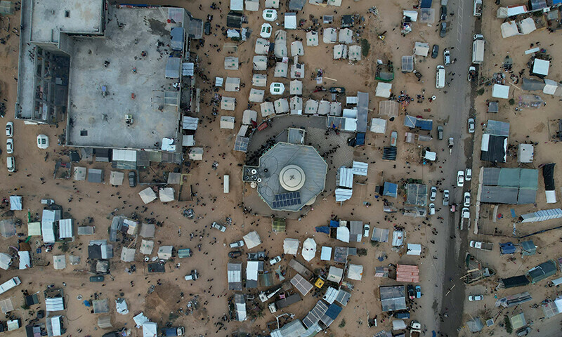 An aerial picture shows displaced Palestinians who fled Khan Yunis setting up camp in Rafah further south near the Gaza Strip&rsquo;s border with Egypt, on December 7, 2023.&mdash;AFP