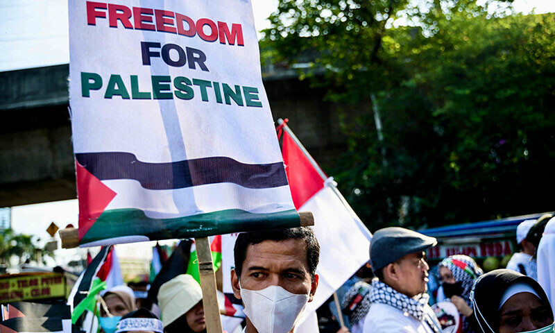 Pro-Palestinian demonstrators take part on a rally in front of the US embassy in Jakarta on December 17, 2023.&mdash;AFP