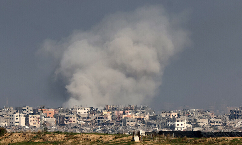 A picture taken in southern Israel near the border with the Gaza Strip on December 17, 2023, shows smoke billowing following Israeli bombardment in the north of the Palestinian territory.&mdash;AFP