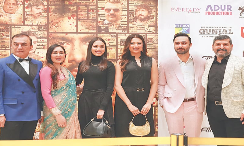 Director Shoaib Sultan (right) along with lead actors.&mdash;Dawn