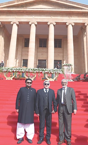 Exuding cordiality, Sindh High Court Chief Justice Aqeel Ahmed Abbasi (centre) stands with CM Maqbool Baqar on his left and Governor Kamran Tessori on his right after the oath-taking ceremony on Tuesday.—Handout