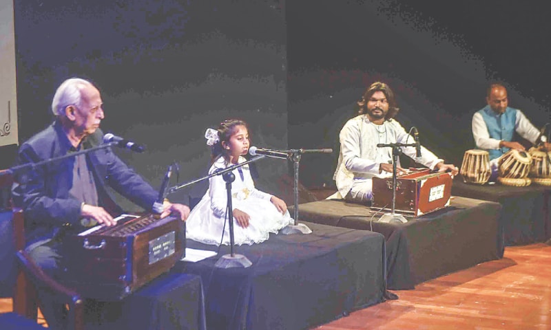 THE young girl, Eden Samuel, sings a song in raga bhim pilasi at the event.
—Fahim Siddiqi / White Star THE young girl, Eden Samuel, sings a song in raga bhim pilasi at the event.
—Fahim Siddiqi / White Star