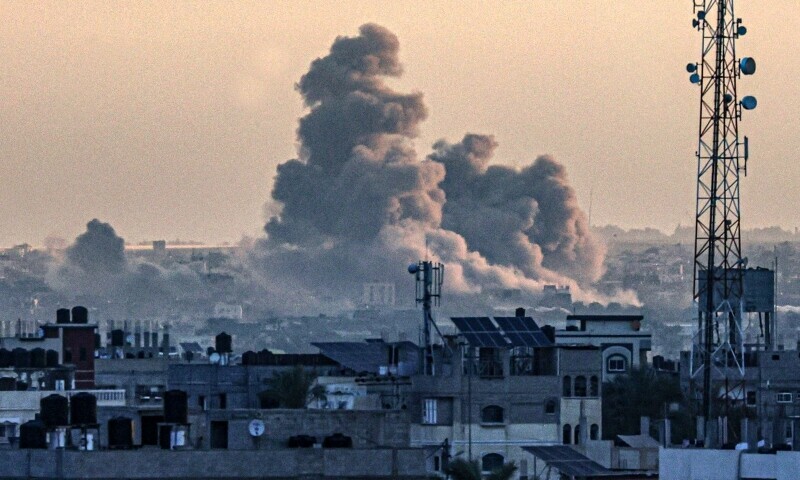 A picture taken from Rafah shows smoke billowing over Khan Younis in the southern Gaza Strip during Israeli bombardment, as the conflict between Israel and the Palestinian fighter group Hamas enters its 100th day on January 14, 2024.&mdash;AFP
