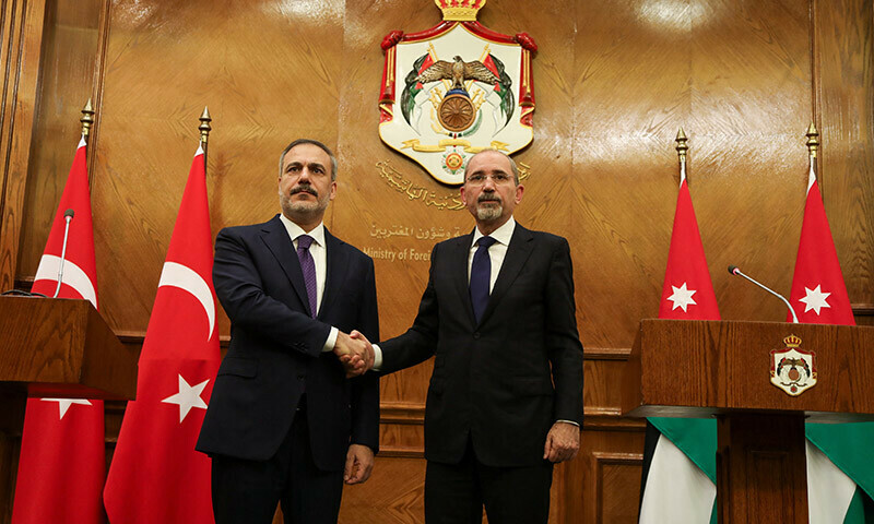 Turkish Foreign Minister Hakan Fidan and Jordan&rsquo;s Foreign Minister Ayman Safadi shake hands as they attend a press conference in Amman, Jordan January 18. &mdash; Reuters