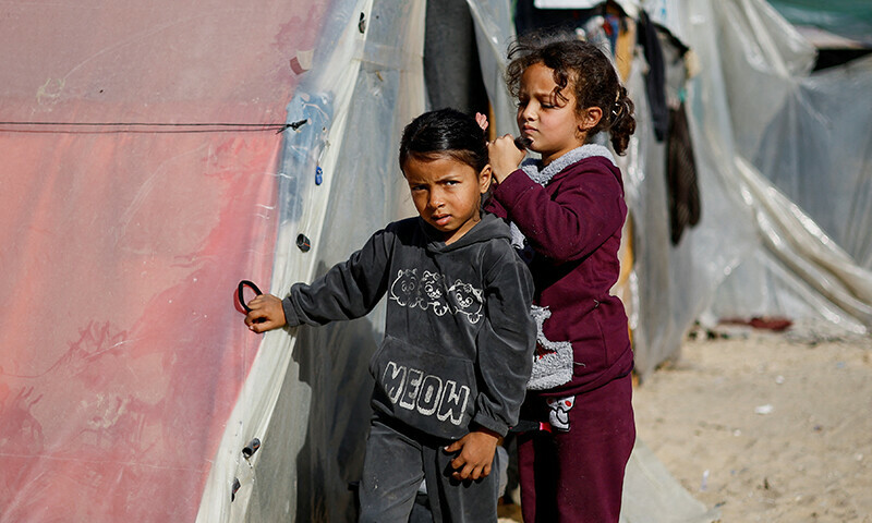 A displaced Palestinian girl, who fled her house due to Israeli strikes, helps another girl with her hair, amid the ongoing Israeli bombardment in Rafah in the southern Gaza Strip, January 22.&mdash; Reuters