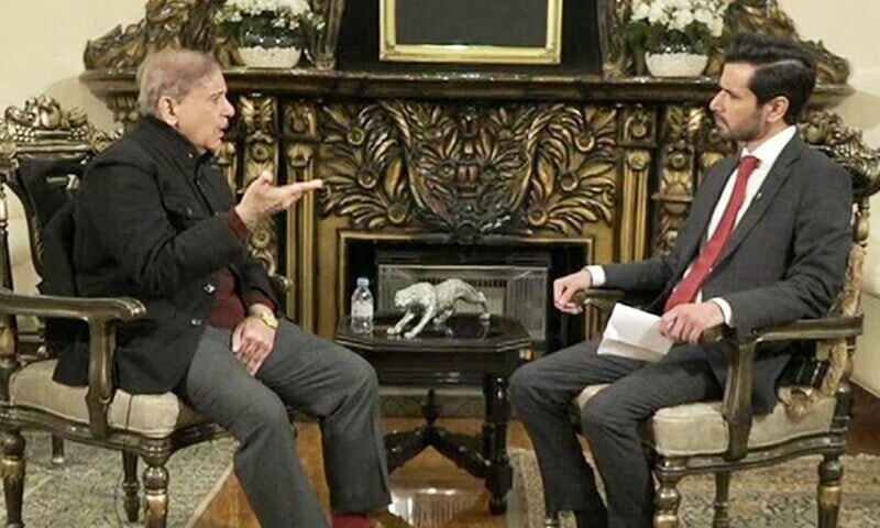 مسلم لیگ(ن) کے صدر شہباز شریف ڈان نیوز کے پروگرام ’لائیو ود عادل شاہ زیب‘ میں گفتگو کر رہے تھے — فوٹو: ڈان نیوز مسلم لیگ(ن) کے صدر شہباز شریف ڈان نیوز کے پروگرام ’لائیو ود عادل شاہ زیب‘ میں گفتگو کر رہے تھے — فوٹو: ڈان نیوز