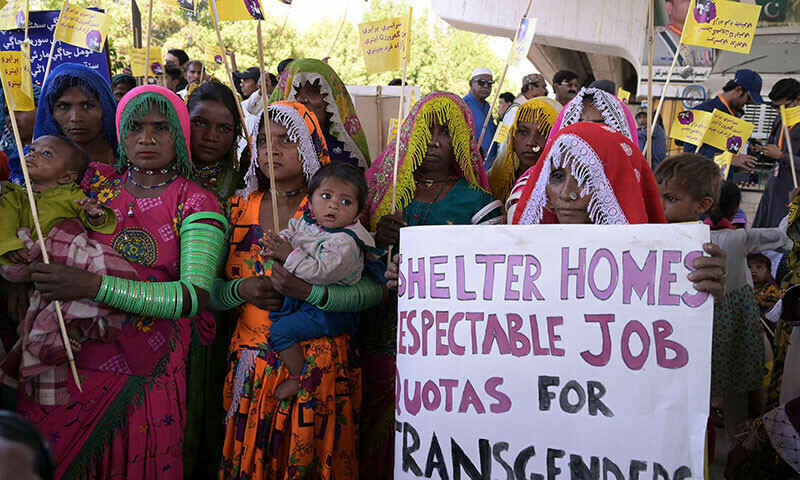 حیدرآباد میں خواتین اپنے حقوق کے لیے احتجاج کررہی ہیں&mdash; فوٹو: اے ایف پی