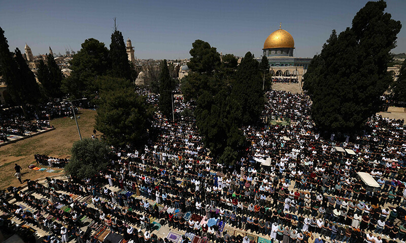 Palestinians perform the last Friday prayer of Ramazan at the Al-Aqsa mosque compound in Jerusalem, on April 5, 2024.&mdash;AFP