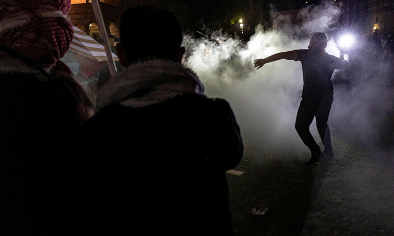 Counter protesters attack a pro-Palestinian encampment set up on the campus of the University of California Los Angeles (UCLA) on May 1. &mdash; AFP)